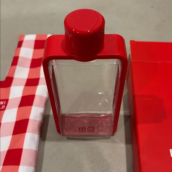 UNIQLO Limited Edition Red & White Checkered Mini Knot Bag & Reusable Bottle - Picture 8 of 9